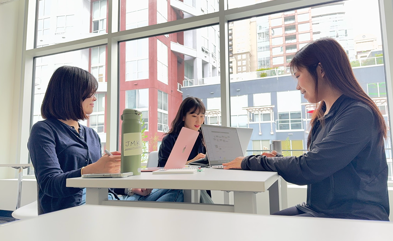Jessie, May, and Kanari working together